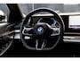 BMW 5-Serie 550e xDrive | SOH 95,6% | M-Sport | Comfortstoelen met Geheugen | Adaptief Onderstel | Comfort Pakket | Panoramadak | Driving Assistant Professional | Shadow Line | Adaptieve LED Verlichting | DAB | Bowers & Wilkins |