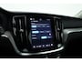 Volvo V60 2.0 T6 Plug-in hybrid AWD Plus Dark | Trekhaak | H&K Audio | 20 inch | elek stoelen | Verwarmde stoelen + stuur |
