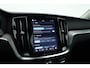 Volvo V60 2.0 T6 Plug-in hybrid AWD Plus Dark | Trekhaak | H&K Audio | 20 inch | elek stoelen | Verwarmde stoelen + stuur |