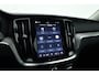Volvo V60 2.0 T6 Plug-in hybrid AWD Plus Dark | Trekhaak | H&K Audio | 20 inch | elek stoelen | Verwarmde stoelen + stuur |