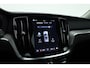 Volvo V60 2.0 T6 Plug-in hybrid AWD Plus Dark | Trekhaak | H&K Audio | 20 inch | elek stoelen | Verwarmde stoelen + stuur |