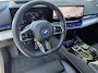 BMW i5 Touring eDrive40 M Sport Edition 84 kWh / Panorama dak / HUD / Camera 360° / Leder / Bowers & Wilkins audio / Elektrische stoelen en klep / Stoelventilatie / Stuur- en stoel- & verwarming / Apple Carplay Android / 19" LM wielen /
