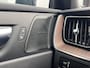 Volvo XC60 2.0 B5 250pk Momentum Exclusive Automaat / Trekhaak / Leder