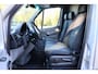 Volkswagen Crafter 32 2.0 TDI L2H2 DC 2016 | Trekhaak | Airco | Navigatie | Cruise Control | Achteruitrij Camera | Stuurwiel Multifunctioneel | Dubbele Schuifdeur | Stoelverwarming | Boekjes | 2 Sleutels | Nationale Autopas NAP