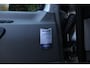Volkswagen Crafter 32 2.0 TDI L2H2 DC 2016 | Trekhaak | Airco | Navigatie | Cruise Control | Achteruitrij Camera | Stuurwiel Multifunctioneel | Dubbele Schuifdeur | Stoelverwarming | Boekjes | 2 Sleutels | Nationale Autopas NAP