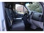 Volkswagen Crafter 32 2.0 TDI L2H2 DC 2016 | Trekhaak | Airco | Navigatie | Cruise Control | Achteruitrij Camera | Stuurwiel Multifunctioneel | Dubbele Schuifdeur | Stoelverwarming | Boekjes | 2 Sleutels | Nationale Autopas NAP