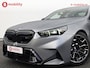 BMW M5 5-serie 'Frozen Grey' M-Drivers Package Origineel NL! Nw.Pr.€172.801,- Akrapovic Keramische Remmen | Carbon package | Trekhaak | Stoelventilatie/Verwarming | Bower/Wilkins