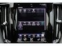 Volvo XC60 T8 Twin Engine AWD R-Design - Luchtvering - Bowers & Wilkins Audio - FULL LED koplampen - Panoramadak - Sensus navigatie - Cruise Control - Sportstoelen - Verwambare voorstoelen - Verwarmbaar stuurwiel - BLIS - Trekhaak semi elektrisch inklapbaar - 22' velgen