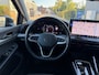 Volkswagen Golf 1.5 eTSI Life Edition HUD - Elec verst. stoel - Navi- Carplay - Stuurverwarming