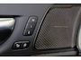 Volvo XC60 T6 Recharge AWD Plus Dark - Panorama/schuifdak - Intellisafe Assist/Surround - Harman Kardon Audio - Parkeercamera achter - Verwarmde voorstoelen & stuur - Parkeersensoren voor & achter - Elektr. bedienb. voorstoelen met geheugen - Head-up Display - Draadloze tel. lader - 19' LMV