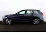 Volvo XC60 T6 Recharge AWD Plus Dark - Panorama/schuifdak - Intellisafe Assist/Surround - Harman Kardon Audio - Parkeercamera achter - Verwarmde voorstoelen & stuur - Parkeersensoren voor & achter - Elektr. bedienb. voorstoelen met geheugen - Head-up Display - Draadloze tel. lader - 19' LMV