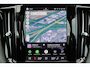 Volvo XC60 T6 Recharge AWD Plus Dark - Panorama/schuifdak - Intellisafe Assist/Surround - Harman Kardon Audio - Parkeercamera achter - Verwarmde voorstoelen & stuur - Parkeersensoren voor & achter - Elektr. bedienb. voorstoelen met geheugen - Head-up Display - Draadloze tel. lader - 19' LMV