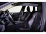 Volvo XC60 T6 Recharge AWD Plus Dark - Panorama/schuifdak - Intellisafe Assist/Surround - Harman Kardon Audio - Parkeercamera achter - Verwarmde voorstoelen & stuur - Parkeersensoren voor & achter - Elektr. bedienb. voorstoelen met geheugen - Head-up Display - Draadloze tel. lader - 19' LMV