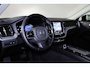 Volvo XC60 T6 Recharge AWD Plus Dark - Panorama/schuifdak - Intellisafe Assist/Surround - Harman Kardon Audio - Parkeercamera achter - Verwarmde voorstoelen & stuur - Parkeersensoren voor & achter - Elektr. bedienb. voorstoelen met geheugen - Head-up Display - Draadloze tel. lader - 19' LMV