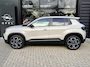 Jeep Avenger Summit 54 kWh 156 PK | ADAPTIEVE CRUISE CONTROL| SFEERVERLICHTING| DODEHOEK DETECTIE| DRAADLOZE TELEFOONLADER| JEEP PERFORMANCE LED| CAMERA + PARKEERSENSOREN| APPLE CARPLAY/ANDROID AUTO| EERSTE EIGENAAR|