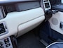 Land Rover Range Rover BWJ 2003 4.4 V8 286 PK Vogue AUTOMAAT / NW APK! TREKHAAK / 2 TONE LEDER / SCHUIF PANODAK / MEMORY STOELEN / STOEL + STUUR VERW. / ACHTERBANK VERW. / PDC / LMV / NAVI / CLIMA / CRUISE