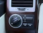 Land Rover Range Rover BWJ 2003 4.4 V8 286 PK Vogue AUTOMAAT / NW APK! TREKHAAK / 2 TONE LEDER / SCHUIF PANODAK / MEMORY STOELEN / STOEL + STUUR VERW. / ACHTERBANK VERW. / PDC / LMV / NAVI / CLIMA / CRUISE