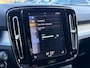 Volvo XC40 1.5 T3 163 PK Momentum Pro Automaat | ADAPTIEVE CRUISE CONTROL| STOELVERWARMING| ELEK. KOFFERKLEP| KEYLESS| NAVIGATIE + APPLE CARPLAY/ANDROID AUTO| PARKEERSENSOREN| LED| DAB| VOORSTOELEN IN HOOGTE VERSTELBAAR|