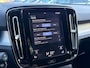 Volvo XC40 1.5 T3 163 PK Momentum Pro Automaat | ADAPTIEVE CRUISE CONTROL| STOELVERWARMING| ELEK. KOFFERKLEP| KEYLESS| NAVIGATIE + APPLE CARPLAY/ANDROID AUTO| PARKEERSENSOREN| LED| DAB| VOORSTOELEN IN HOOGTE VERSTELBAAR|