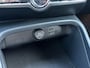 Volvo XC40 1.5 T3 163 PK Momentum Pro Automaat | ADAPTIEVE CRUISE CONTROL| STOELVERWARMING| ELEK. KOFFERKLEP| KEYLESS| NAVIGATIE + APPLE CARPLAY/ANDROID AUTO| PARKEERSENSOREN| LED| DAB| VOORSTOELEN IN HOOGTE VERSTELBAAR|