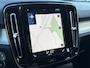 Volvo XC40 1.5 T3 163 PK Momentum Pro Automaat | ADAPTIEVE CRUISE CONTROL| STOELVERWARMING| ELEK. KOFFERKLEP| KEYLESS| NAVIGATIE + APPLE CARPLAY/ANDROID AUTO| PARKEERSENSOREN| LED| DAB| VOORSTOELEN IN HOOGTE VERSTELBAAR|