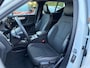 Volvo XC40 1.5 T3 163 PK Momentum Pro Automaat | ADAPTIEVE CRUISE CONTROL| STOELVERWARMING| ELEK. KOFFERKLEP| KEYLESS| NAVIGATIE + APPLE CARPLAY/ANDROID AUTO| PARKEERSENSOREN| LED| DAB| VOORSTOELEN IN HOOGTE VERSTELBAAR|