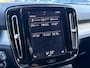Volvo XC40 1.5 T3 163 PK Momentum Pro Automaat | ADAPTIEVE CRUISE CONTROL| STOELVERWARMING| ELEK. KOFFERKLEP| KEYLESS| NAVIGATIE + APPLE CARPLAY/ANDROID AUTO| PARKEERSENSOREN| LED| DAB| VOORSTOELEN IN HOOGTE VERSTELBAAR|