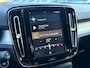 Volvo XC40 1.5 T3 163 PK Momentum Pro Automaat | ADAPTIEVE CRUISE CONTROL| STOELVERWARMING| ELEK. KOFFERKLEP| KEYLESS| NAVIGATIE + APPLE CARPLAY/ANDROID AUTO| PARKEERSENSOREN| LED| DAB| VOORSTOELEN IN HOOGTE VERSTELBAAR|
