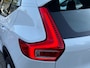 Volvo XC40 1.5 T3 163 PK Momentum Pro Automaat | ADAPTIEVE CRUISE CONTROL| STOELVERWARMING| ELEK. KOFFERKLEP| KEYLESS| NAVIGATIE + APPLE CARPLAY/ANDROID AUTO| PARKEERSENSOREN| LED| DAB| VOORSTOELEN IN HOOGTE VERSTELBAAR|