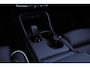 Volvo EX40 Extended Range Black Edition Ultra Europa 82 kWh - IntelliSafe Assist & Surround - 360º Camera - Harman/Kardon audio - Verwarmde voorstoelen, stuur & achterbank - Parkeersensoren voor & achter - Elektr. bedienb. voorstoelen met geheugen links - Draadloze tel. lader - Warmtepomp - 20' LMV