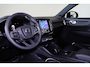 Volvo EX40 Extended Range Black Edition Ultra Europa 82 kWh - IntelliSafe Assist & Surround - 360º Camera - Harman/Kardon audio - Verwarmde voorstoelen, stuur & achterbank - Parkeersensoren voor & achter - Elektr. bedienb. voorstoelen met geheugen links - Draadloze tel. lader - Warmtepomp - 20' LMV