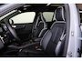 Volvo EX40 Extended Range Black Edition Ultra Europa 82 kWh - IntelliSafe Assist & Surround - 360º Camera - Harman/Kardon audio - Verwarmde voorstoelen, stuur & achterbank - Parkeersensoren voor & achter - Elektr. bedienb. voorstoelen met geheugen links - Draadloze tel. lader - Warmtepomp - 20' LMV