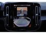 Volvo EX40 Extended Range Black Edition Ultra Europa 82 kWh - IntelliSafe Assist & Surround - 360º Camera - Harman/Kardon audio - Verwarmde voorstoelen, stuur & achterbank - Parkeersensoren voor & achter - Elektr. bedienb. voorstoelen met geheugen links - Draadloze tel. lader - Warmtepomp - 20' LMV