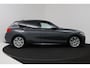 BMW 1-Serie 118i High Executive (STOELVERWARMING, CRUISE CONTROL, NAVIGATIE, PARKEERSENSOREN, DEALER ONDERHOUDEN)