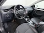 Skoda Octavia 116PK 5Drs Automaat Stoelverwarming Apple Carplay/Android Auto Navi Ecc Bluetooth Cruise Control Pdc Ambition Business Lmv Led Smartlink DSG All Season banden Privacy Glas 1e Eigenaar Dealeronderhouden Origineel Nederlandse Auto