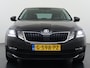 Skoda Octavia 116PK 5Drs Automaat Stoelverwarming Apple Carplay/Android Auto Navi Ecc Bluetooth Cruise Control Pdc Ambition Business Lmv Led Smartlink DSG All Season banden Privacy Glas 1e Eigenaar Dealeronderhouden Origineel Nederlandse Auto