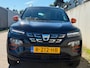 Dacia Spring Comfort Plus 27 kWh/LEDER/CAMERA/PDC/NAVI/NL AUTO/LEUKE AUTO/