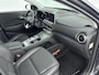 Hyundai Kona Electric EV LIMITED 64 kWh | LEDER | WARMTEPOMP | DODEHOEK DETECTIE | 3 FASEN | CAMERA | CLIMA | CRUISE ADAPT. | NAVI | PRIVACY GLASS | DAKRAILING | APPLE CAR PLAY & ADROID AUTO |