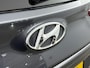Hyundai Kona Electric EV LIMITED 64 kWh | LEDER | WARMTEPOMP | DODEHOEK DETECTIE | 3 FASEN | CAMERA | CLIMA | CRUISE ADAPT. | NAVI | PRIVACY GLASS | DAKRAILING | APPLE CAR PLAY & ADROID AUTO |