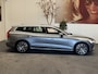 Volvo V60 2.0 T6 RECHARGE AWD INSCRIPTION 91% SOH LEDER NAVIGATIE ADAPTIVE CRUISE CONTROL PANORAMA SCHUIF/KANTELDAK APPLE CARPLAY/ANDROID KEYLESS GO RIJSTROOKSENSOREN TREKHAAK ZEER MOOI !!