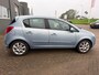Opel Corsa 1.4-16V Cosmo in 5drs met ingebouwde fietsendrager en airco