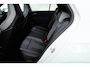 Volkswagen Golf 1.5 eTSI R-Line DSG | Rijklaar! | Pano | Apple CarPlay | Camera | Stoel- Stuurverw. | Adapt. Cruise | All Seasons
