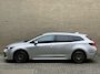 Toyota Corolla Touring Sports 1.8 Hybrid | Trekhaak | Apple CarPlay met navigatie | Adaptieve cruise | Lane assist | Climate control | Camera | 18 inch velgen | LED | DAB | NAP | Volledig dealeronderhouden