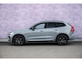 Volvo XC60 T8 Plug-in hybrid AWD Ultra Black Edition | Adaptieve Cruise Control | Panoramadak | Bowers & Wilkins Audio | 360° Parkeercamera | Head-Up Display | Dodehoek Detectie | Stoel-/Stuurverwarming | Nappa Lederen Sportstoelen + Massage |