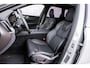 Volvo XC60 T8 Plug-in hybrid AWD Ultra Black Edition | Adaptieve Cruise Control | Panoramadak | Bowers & Wilkins Audio | 360° Parkeercamera | Head-Up Display | Dodehoek Detectie | Stoel-/Stuurverwarming | Nappa Lederen Sportstoelen + Massage |