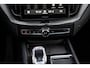 Volvo XC60 T8 Plug-in hybrid AWD Ultra Black Edition | Adaptieve Cruise Control | Panoramadak | Bowers & Wilkins Audio | 360° Parkeercamera | Head-Up Display | Dodehoek Detectie | Stoel-/Stuurverwarming | Nappa Lederen Sportstoelen + Massage |