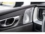 Volvo XC60 T8 Plug-in hybrid AWD Ultra Black Edition | Adaptieve Cruise Control | Panoramadak | Bowers & Wilkins Audio | 360° Parkeercamera | Head-Up Display | Dodehoek Detectie | Stoel-/Stuurverwarming | Nappa Lederen Sportstoelen + Massage |