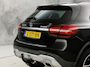 Mercedes-Benz GLA 250 4Matic Premium AMG Sport 211Pk Automaat (PANORAMADAK, MEMORY SEATS, GROOT NAVI, CAMERA, TREKHAAK, SPORTSTOELEN, GETINT GLAS, BRUIN LEDER, STOELVERWARMING, NIEUWSTAAT)