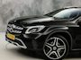 Mercedes-Benz GLA 250 4Matic Premium AMG Sport 211Pk Automaat (PANORAMADAK, MEMORY SEATS, GROOT NAVI, CAMERA, TREKHAAK, SPORTSTOELEN, GETINT GLAS, BRUIN LEDER, STOELVERWARMING, NIEUWSTAAT)