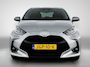 Toyota Yaris 1.5 Hybrid 115 Dynamic Comfort Pack | BTW voertuig | Stoel+stuurverwarming | Dodehoek detectie | Parkeersensoren voor+achter | Draadloze telefoonlader | Navigatie | Apple CarPlay/Android Auto |